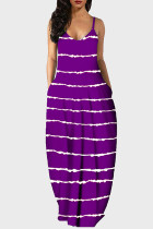 Фиолетовое модное длинное платье с полосатым принтом и открытой спиной на тонких бретелях