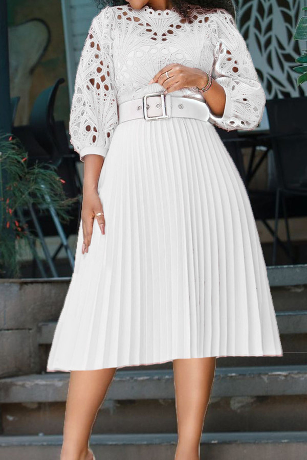 Белые элегантные однотонные платья в стиле пэчворк со складками и круглым вырезом (без пояса)