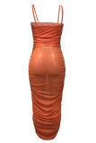 Оранжевое модное повседневное однотонное прозрачное длинное платье с открытой спиной и складками на тонких бретелях