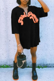 Черное повседневное платье-футболка с V-образным вырезом и принтом в стиле пэчворк Платья