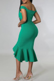 Vestidos de falda de un paso con hombros descubiertos asimétricos con volantes de retazos sólidos de celebridades verdes