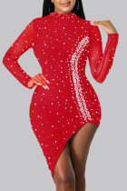 Rotes, sexy, solides, mit Perlen besetztes, asymmetrisches, unregelmäßiges Kleid mit halbem Rollkragen
