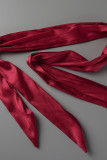 Combinaisons décontractées solides à col en V et à col en V rouges (la ceinture est de couleur différente)