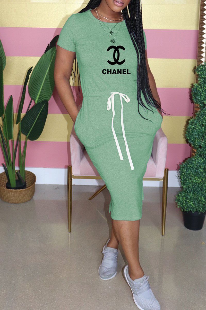 

Light Green Fashion Sweet Print Letter O Neck One Step Skirt Dresses