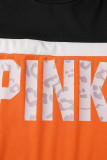 Dos piezas de manga corta con cuello en O de patchwork con estampado de letras informales de moda naranja