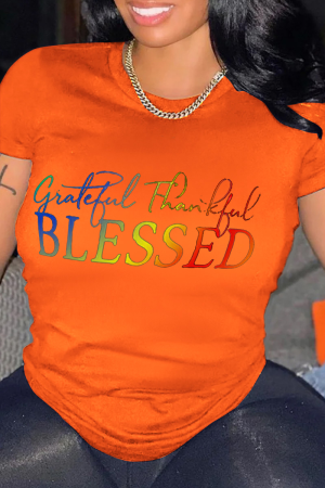 オレンジファッションカジュアルレタープリントベーシックOネックTシャツ