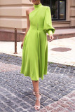 Grünes beiläufiges elegantes festes Patchwork-Schlitz-asymmetrisches halbes ein Rollkragen-A-Linien-Kleid