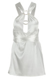 白のセクシーな固体包帯は背中の開いた非対称スパゲッティストラップワンステップスカートドレスをくり抜いた