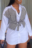 Vestido camisero con cuello vuelto de retazos con estampado informal de moda en blanco y negro