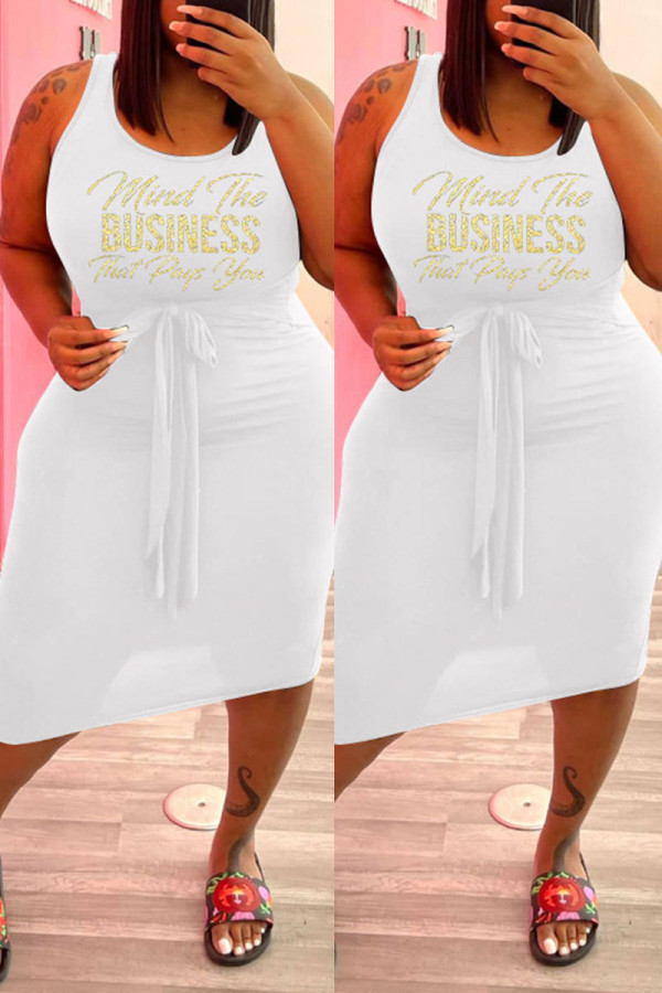 Vestido branco fashion casual plus size com estampa de letra básica decote em U