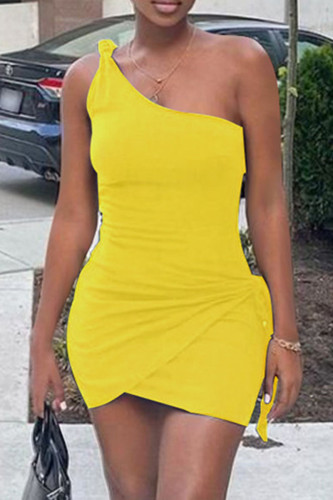 黄色のファッションセクシーな固体包帯背中の開いたワンショルダーノースリーブドレスドレス