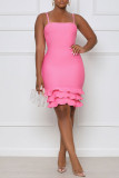 ピンクのセレブリティソリッドパッチワークフラウンススパゲッティストラップストレートドレス