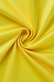 Dos piezas de talla grande con cuello en O y abertura de retazos con estampado informal amarillo