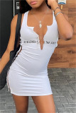 Vestido branco fashion sexy com estampa de letras rasgadas e decote em V