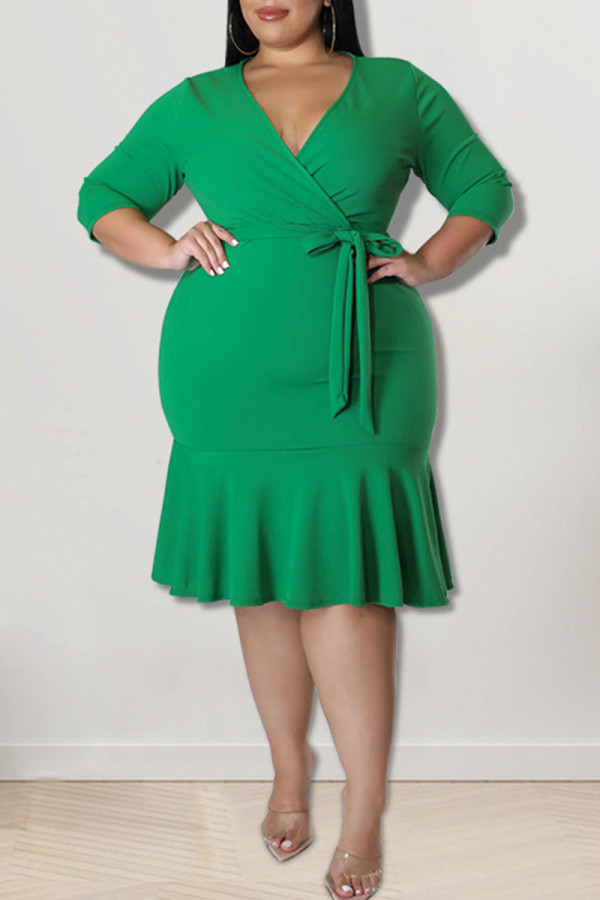 グリーンカジュアルソリッド包帯パッチワークフラウンスVネックストレートプラスサイズのドレス