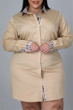 Платье-рубашка с отложным воротником цвета хаки и принтом больших размеров