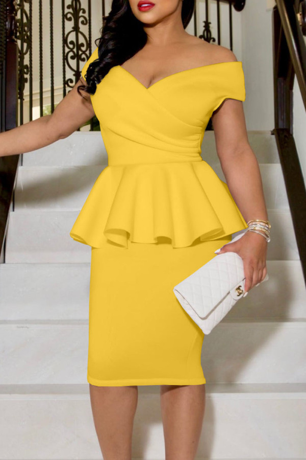 Желтые повседневные однотонные платья в стиле пэчворк с оборками и V-образным вырезом