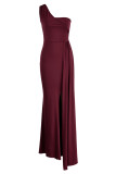 Бордовое модное сексуальное однотонное вечернее платье в стиле пэчворк с открытой спиной и разрезом на одно плечо