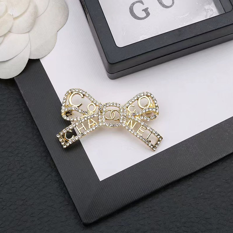 

Gold Fashion Sweet Letter Hot Drill Brooch