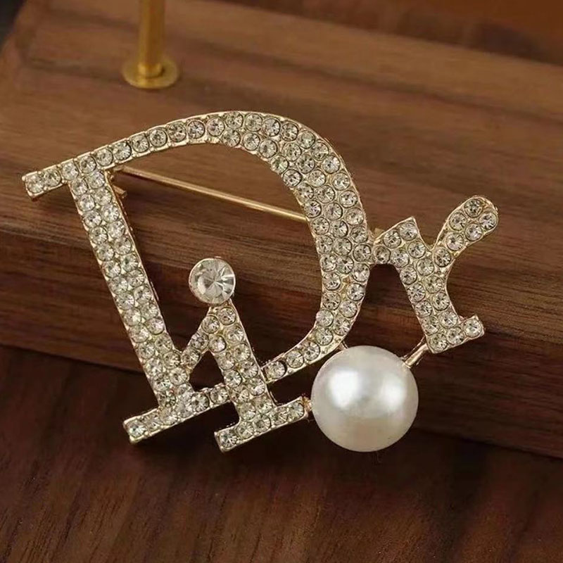 

Gold Fashion Simplicity Letter Pearl Hot Drill Brooch