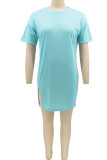 Голубое повседневное однотонное платье-футболка в стиле пэчворк с круглым вырезом и разрезом Платья