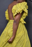Желтое модное повседневное платье с принтом в стиле пэчворк и квадратным воротником с коротким рукавом