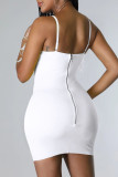 ホワイトセクシーなソリッドパッチワークフェザーチェーンスパゲッティストラップペンシルスカートドレス