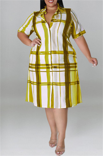 Vestido casual de moda con estampado de cuadros de talla grande y cuello vuelto amarillo