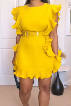 Желтые повседневные однотонные платья в стиле пэчворк с воланами и круглым вырезом