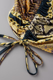 Vestidos retos dourados com estampa de retalhos e cordão com fenda e decote