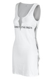 Белое модное сексуальное платье-жилет с рваным V-образным вырезом и буквенным принтом