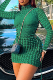 タートルネックペンシルスカートドレスの半分をくり抜いた緑のセクシーな固体