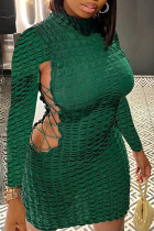 タートルネックペンシルスカートドレスの半分をくり抜いた緑のセクシーな固体