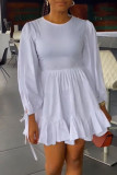 Белые повседневные однотонные платья в стиле пэчворк с оборками и оборками