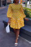 Желтые повседневные платья в горошек с принтом в стиле пэчворк и круглым вырезом