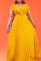 Gelbe elegante feste Patchwork-Falten-V-Ausschnitt-gerade Kleider (enthalten den Gürtel)