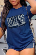 Camisetas con cuello en O y letras de retazos con estampado de calle de moda azul marino