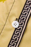 Colarinho amarelo com estampa casual patchwork fivela virada para baixo manga longa duas peças