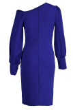 Vestidos de falda de un paso de cuello asimétrico con pliegues de patchwork sólido elegante azul