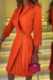 Vestidos de manga larga con cuello vuelto y pliegues de retazos sólidos informales de moda naranja