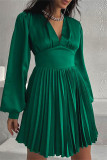 Vestidos plissados ​​verdes casuais de retalhos sólidos com decote em V
