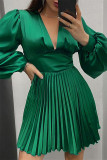Vestidos plisados ​​con cuello en V y pliegues de patchwork sólido informal verde