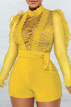 Amarillo sexy sólido ahuecado patchwork transparente medio cuello alto mamelucos regulares