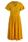 Vestidos amarelos elegantes de retalhos sólidos com decote em V plissado plus size