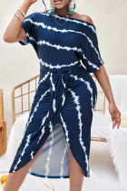 Robes de robe irrégulières à col oblique asymétrique en patchwork imprimé décontracté bleu