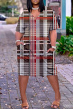 Braunes, lässiges Patchwork-Kleid mit V-Ausschnitt und kurzen Ärmeln