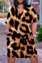 Vestido de manga corta con cuello en V y estampado informal con estampado de leopardo