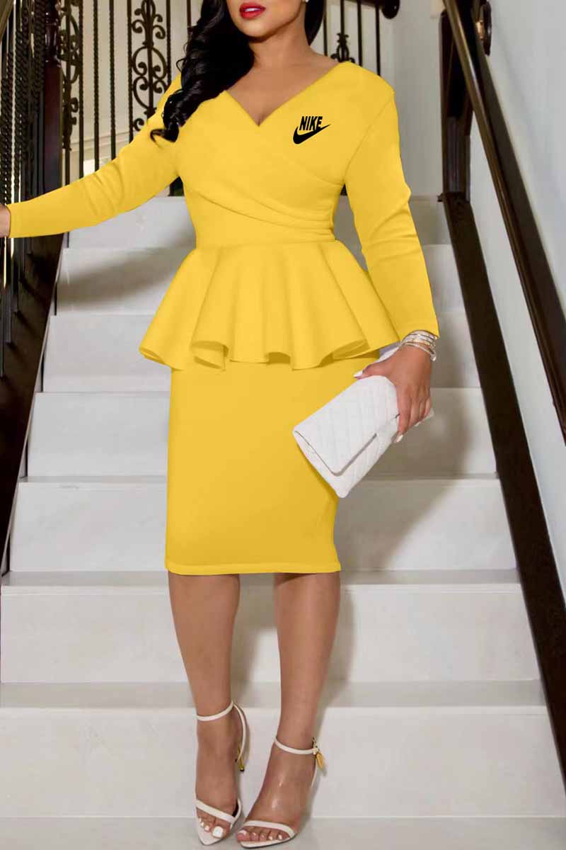 

Yellow Work Print Patchwork Letter V Neck One Step Skirt Dresses