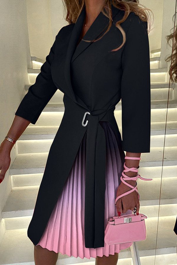 Vestidos de cuello vuelto con pliegues de retazos de vendaje con estampado casual negro