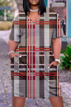Vestido manga curta com estampa casual marrom patchwork decote em V